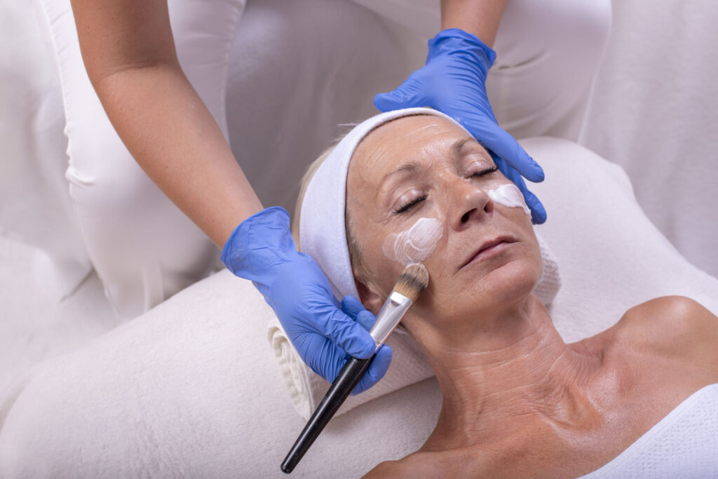 Non-Invasive Anti-Aging Treatments That Actually Work in Your 30s, 40s, and 50s 1 Non-Invasive Anti-Aging